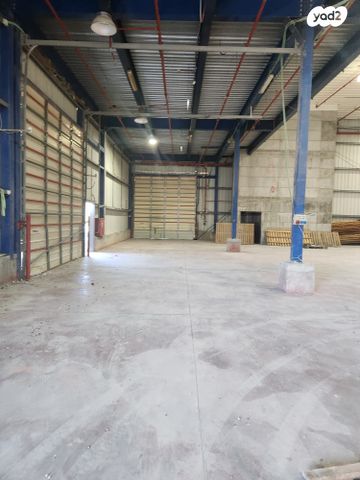 מחסנים, אבן יהודה