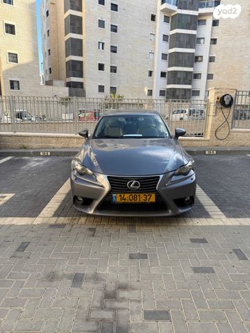 מודעת רכב לקסוס IS
