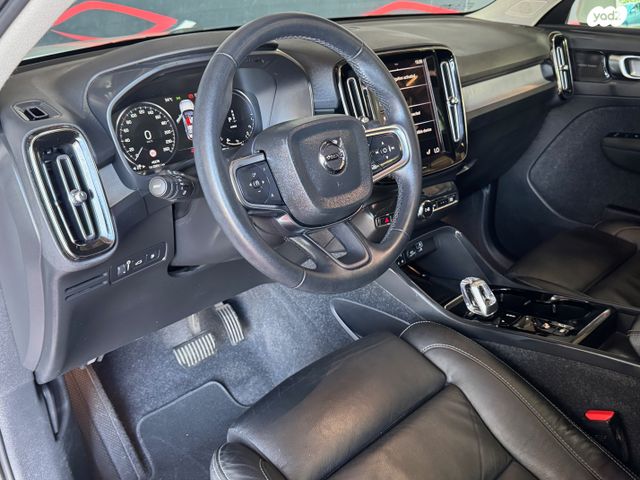 וולוו XC40