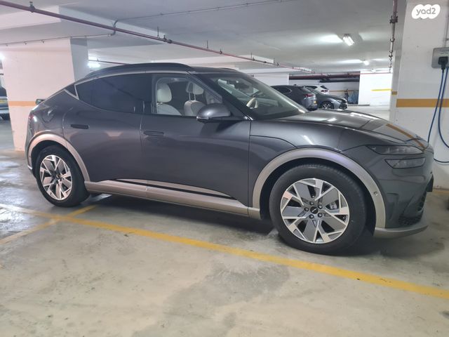 מודעת רכב ג'נסיס GV60