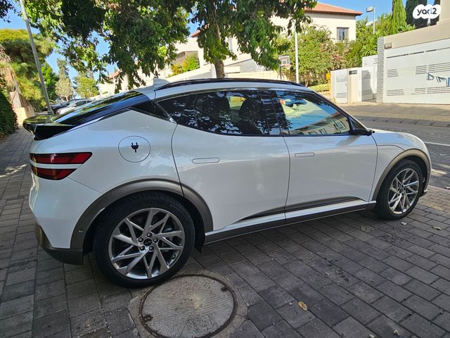 מודעת רכב ג'נסיס GV60