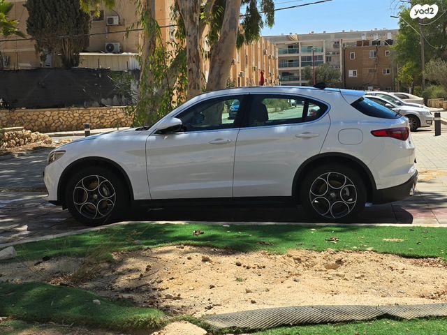 מודעת רכב אלפא רומיאו סטלביו