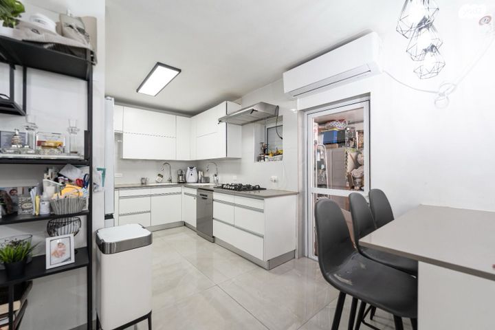 דירה, רבי עקיבא 15, גבעת רוקח, בני ברק