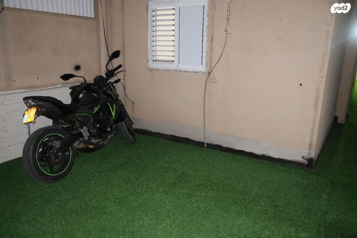 בעל שם טוב 19