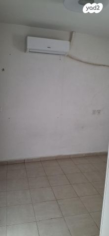 יחידת דיור, פנקס 4, שיכוני מזרחי, כפר סבא