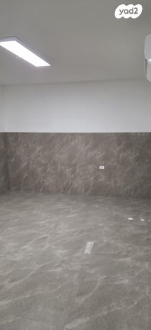 יחידת דיור, הרב כהנמן 163, מרכז בעלי המלאכה, בני ברק