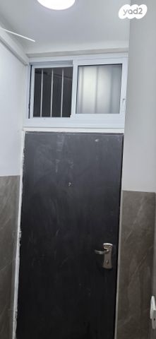 יחידת דיור, הרב כהנמן 163, מרכז בעלי המלאכה, בני ברק