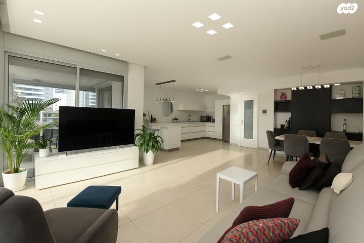 דירה, דודו דותן, עיר ימים, נתניה