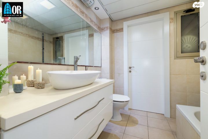 דירה, אפרים קישון, חתני פרס ישראל, באר יעקב