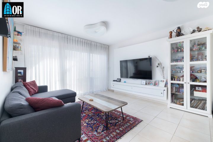 דירה, אפרים קישון, חתני פרס ישראל, באר יעקב