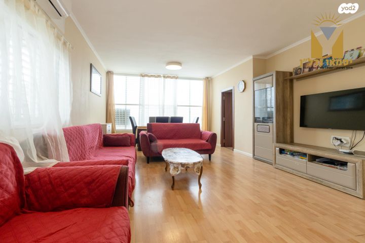 גג/ פנטהאוז, יהושע שטמפפר, עין גנים, פתח תקווה