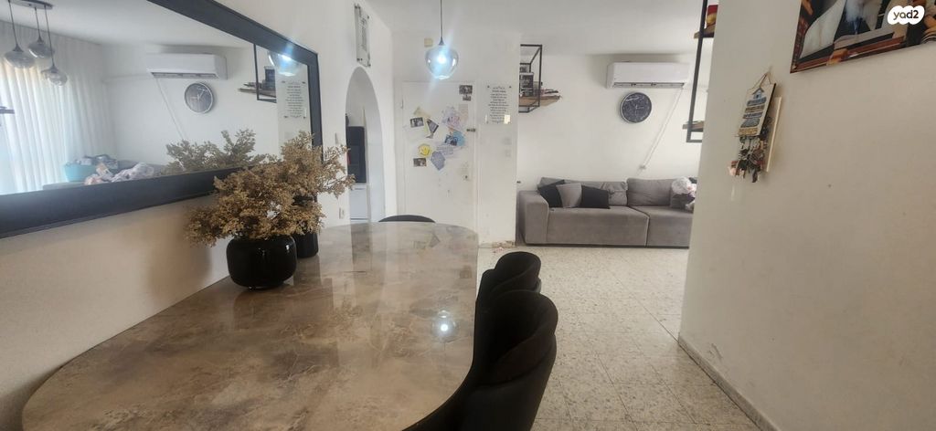 דירה, התאנה, המכבים, גבעת זאב