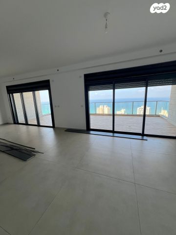 דירה, אמנון ליפקין שחק, נוף הטיילת, נתניה