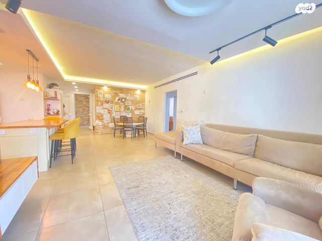 דירת גן, דרך הרעות 12, פרדסיה, פרדסיה