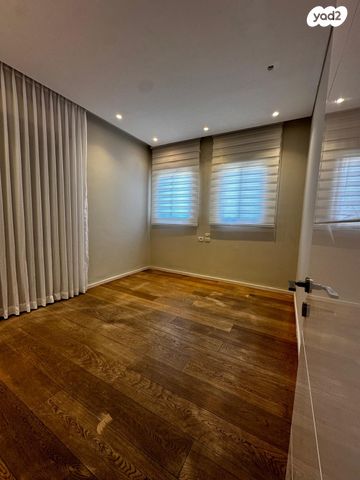 גג/ פנטהאוז, הרצל 2, מרכז דרום, רעננה