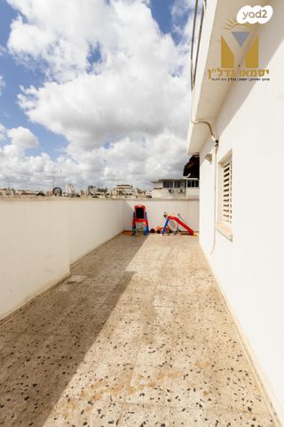 גג/ פנטהאוז, יהושע שטמפפר, עין גנים, פתח תקווה