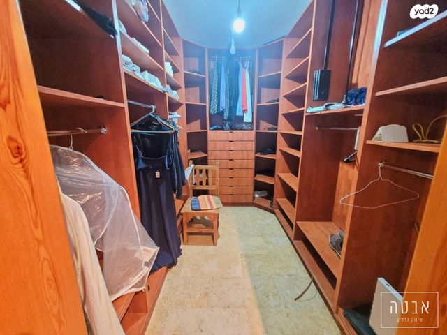 דו משפחתי, צור יגאל, כוכב יאיר / צור יגאל