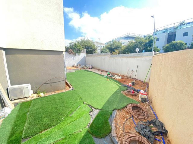 דירת גן, דרך הרעות 12, פרדסיה, פרדסיה