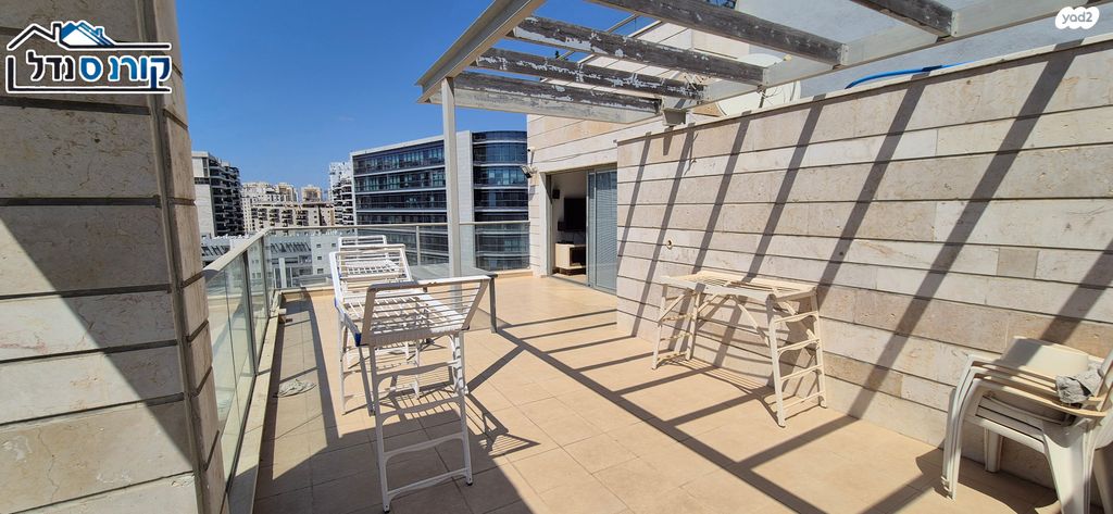 גג/ פנטהאוז, דרך לוי אשכול 70, קיראון, קרית אונו