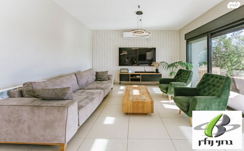 גג/ פנטהאוז, סנסן, צור הדסה