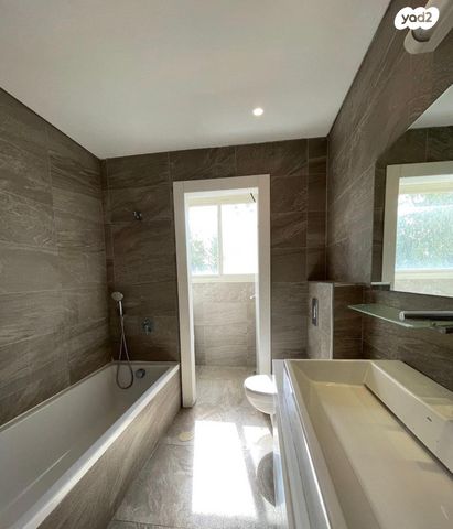 גג/ פנטהאוז, הרצל 2, מרכז דרום, רעננה