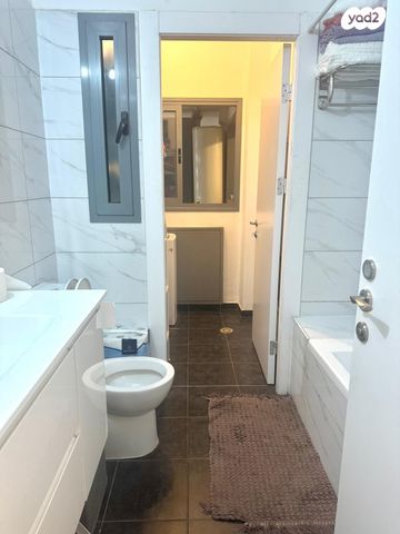 דירה, יגאל אלון 4, המרכז האזרחי, רמלה