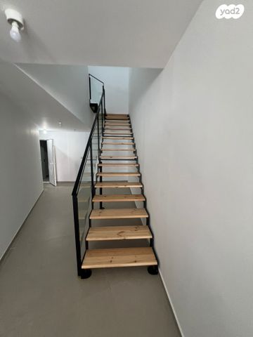 דופלקס, אמנון ליפקין שחק, נוף הטיילת, נתניה