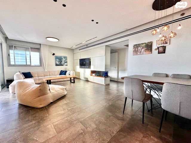 גג/ פנטהאוז, דגניה, ח-501, חולון