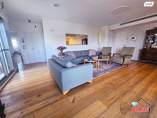 דירה, ברל כצנלסון 4, קרית ספיר, כפר סבא