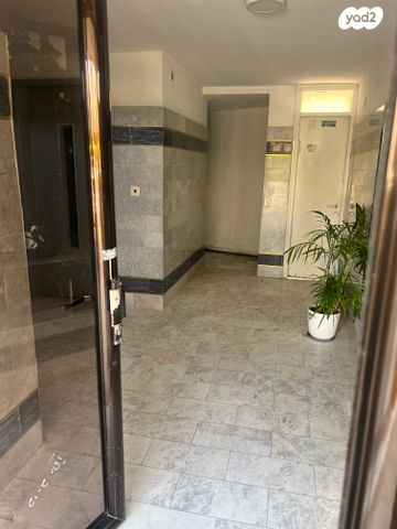 דירה, רחבעם זאבי, גרין ועם, חולון