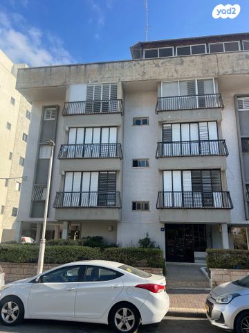 דירה, רחבעם זאבי, גרין ועם, חולון