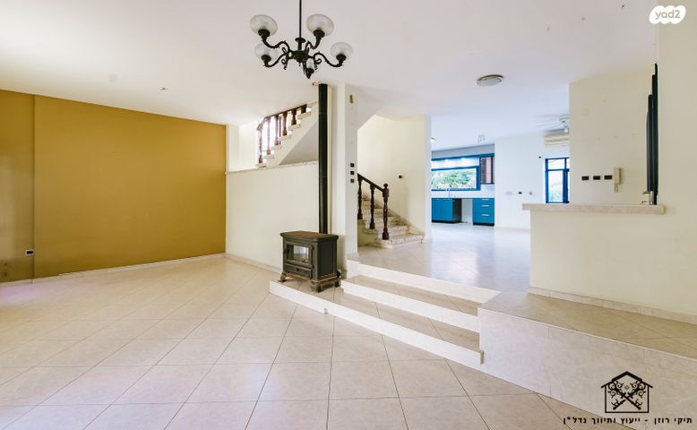 דו משפחתי, הרימונים, הגבעה, אבן יהודה