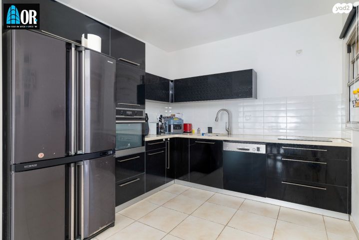 דירה, אפרים קישון, חתני פרס ישראל, באר יעקב