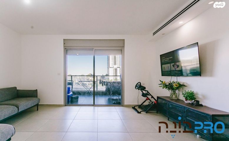 דירה, חיים חפר, הרקפות, ראשון לציון