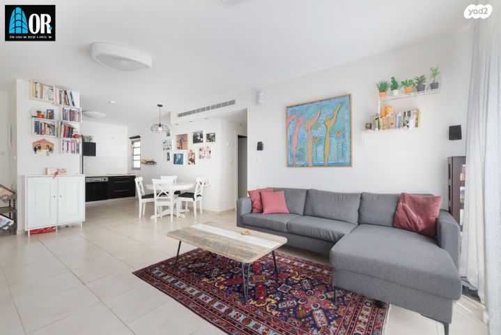 דירה, אפרים קישון, חתני פרס ישראל, באר יעקב