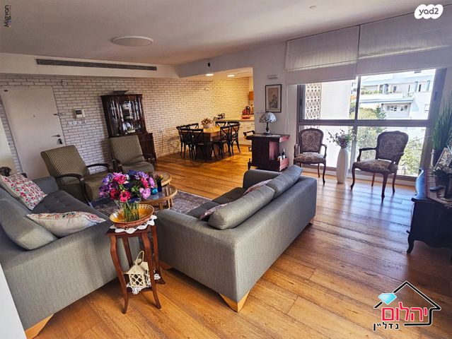 דירה, ברל כצנלסון 4, קרית ספיר, כפר סבא