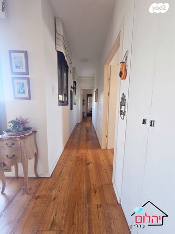 דירה, ברל כצנלסון 4, קרית ספיר, כפר סבא