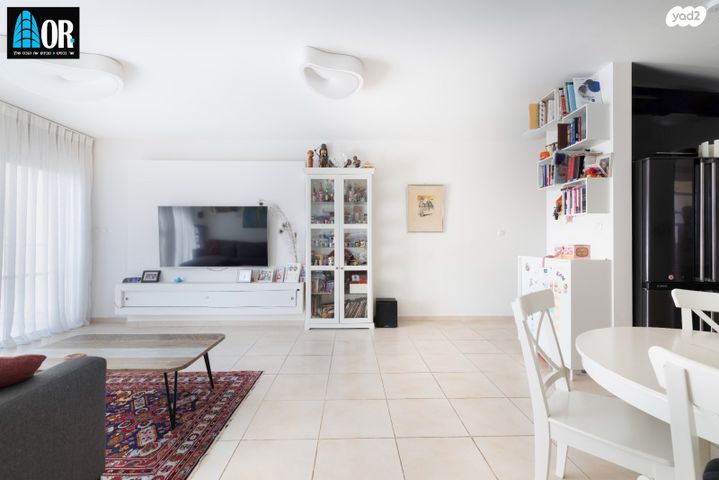 דירה, אפרים קישון, חתני פרס ישראל, באר יעקב