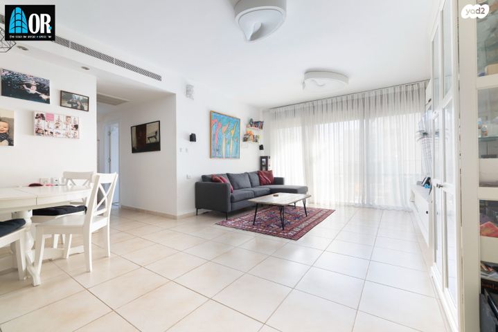 דירה, אפרים קישון, חתני פרס ישראל, באר יעקב