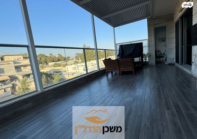 דופלקס, יונה וולך, רמלה