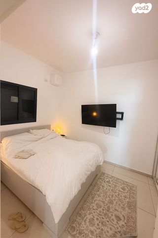 דירה, יהודית, חרוזים, רמת גן