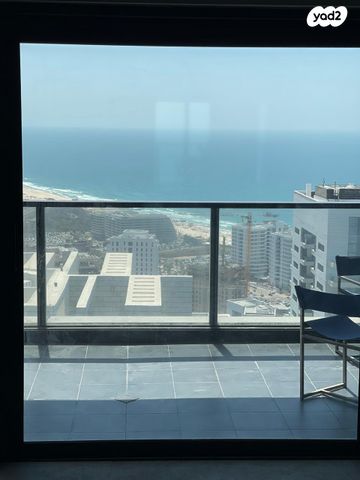 גג/ פנטהאוז, אריק איינשטיין 3, דרום חדש, פארק הים, בת ים