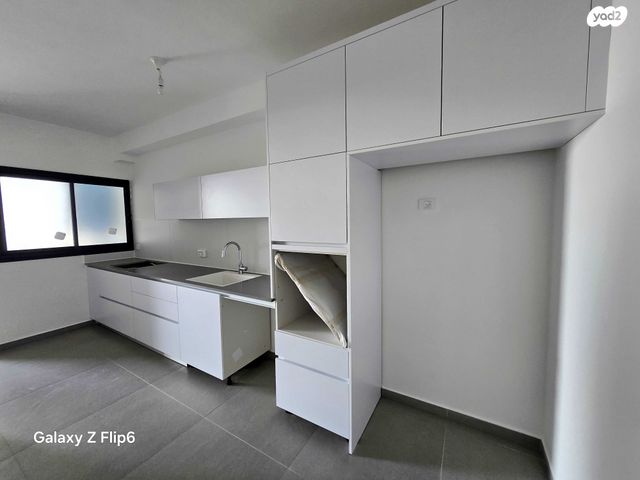 דירה, ראול ולנברג 33, רמת החייל, תל אביב יפו