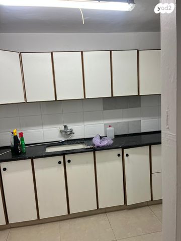 השר בכור שטרית 15