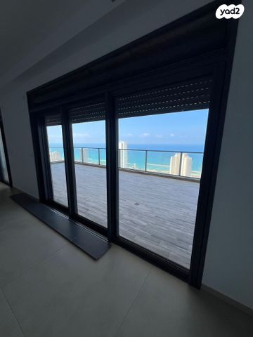 אמנון ליפקין שחק 