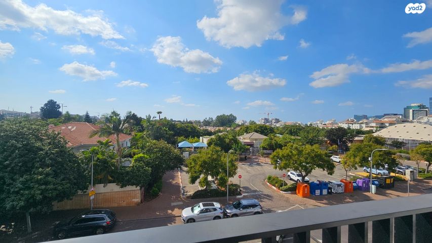 דירה, החורש, 2008, רעננה