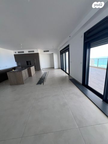 דירה, אמנון ליפקין שחק, נוף הטיילת, נתניה