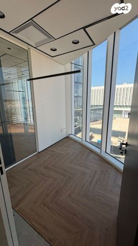 משרדים, לוחמי האש 1, קרית אונו