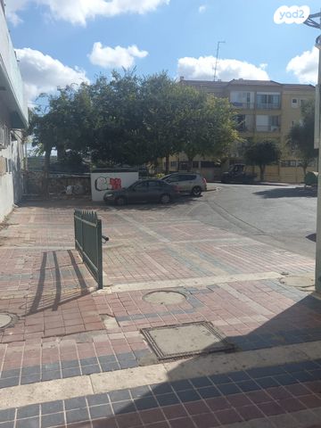 חנויות/ שטח מסחרי, הרב קוק, שכונה ותיקה - מרכז העיר, מעלות תרשיחא