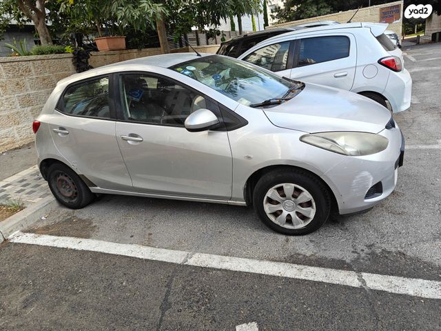 מודעת רכב מאזדה 2